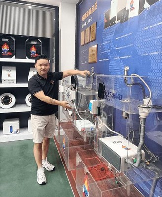 從千萬粉絲追捧到熱能技術(shù)革新 解碼洛易詩如何成為美業(yè)紀(jì)錄片中的“發(fā)廊神器”